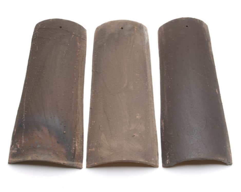 3 clay roof tiles showing the color blend and weathered finish of Maduro Blend