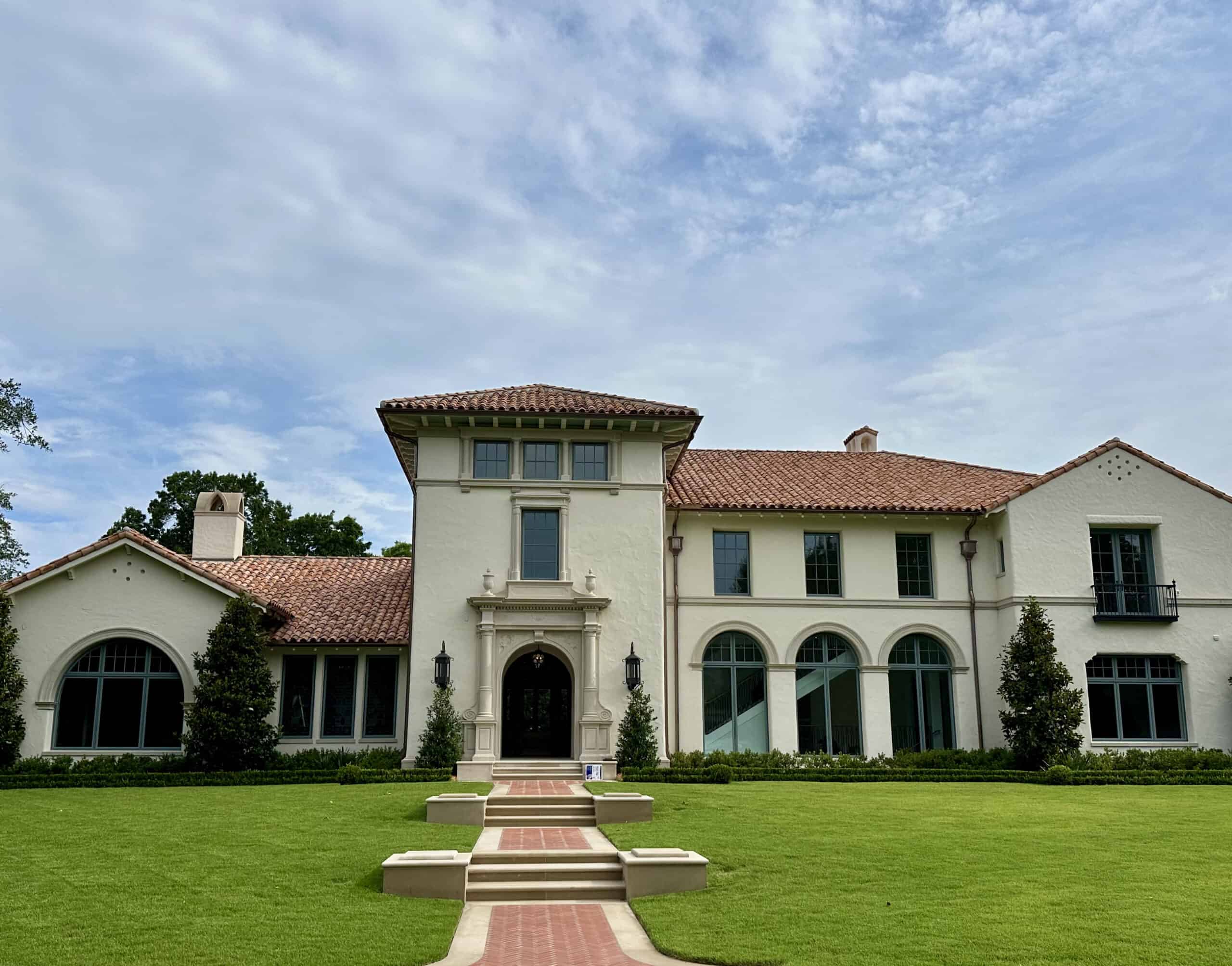 Nothing says timeless like a weathered clay tile roof that could be straight out of Andalusia. Castilla Pan & Cover tile in Antique Blend