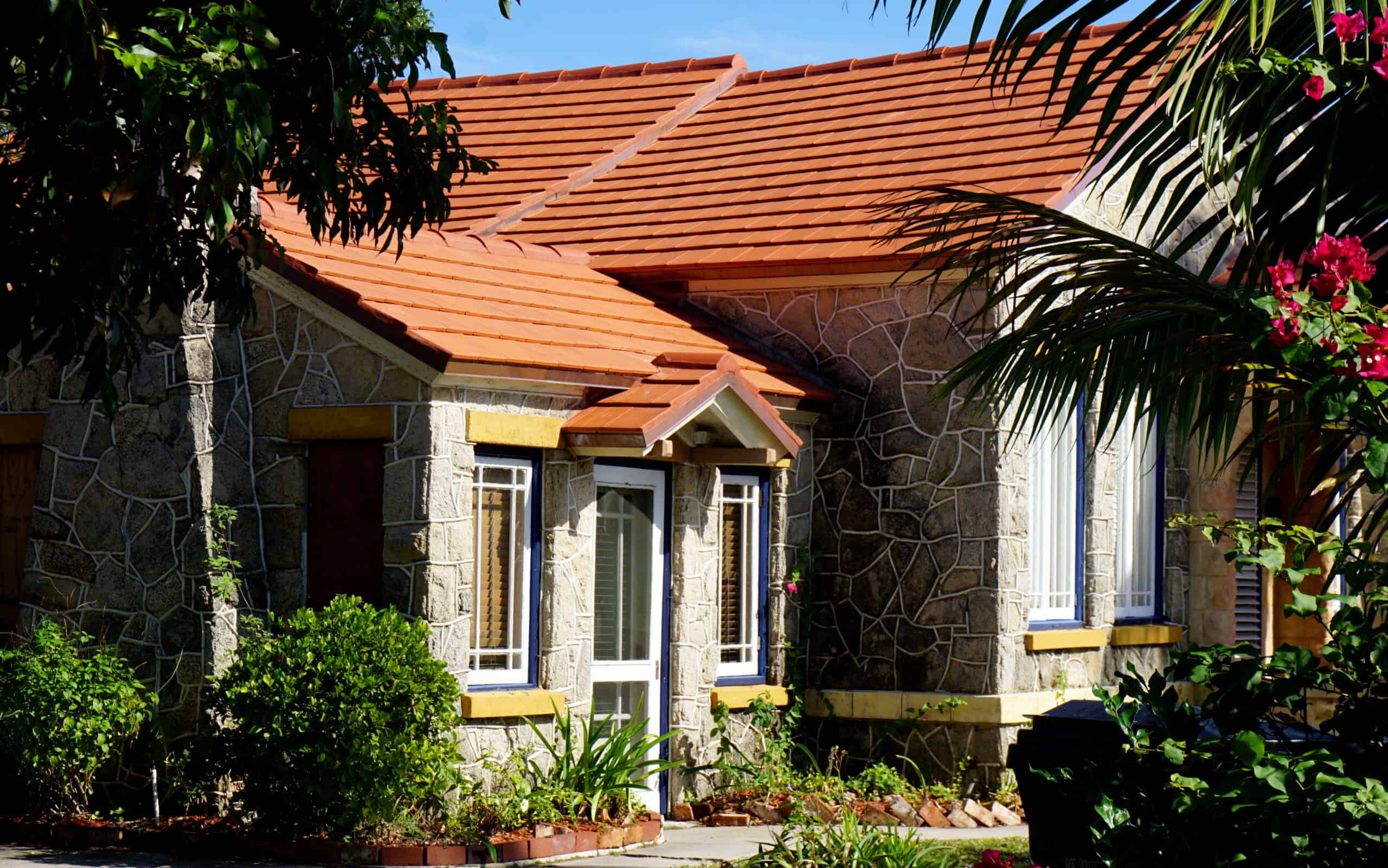 Verea Flat Interlocking Tile – Red Finish