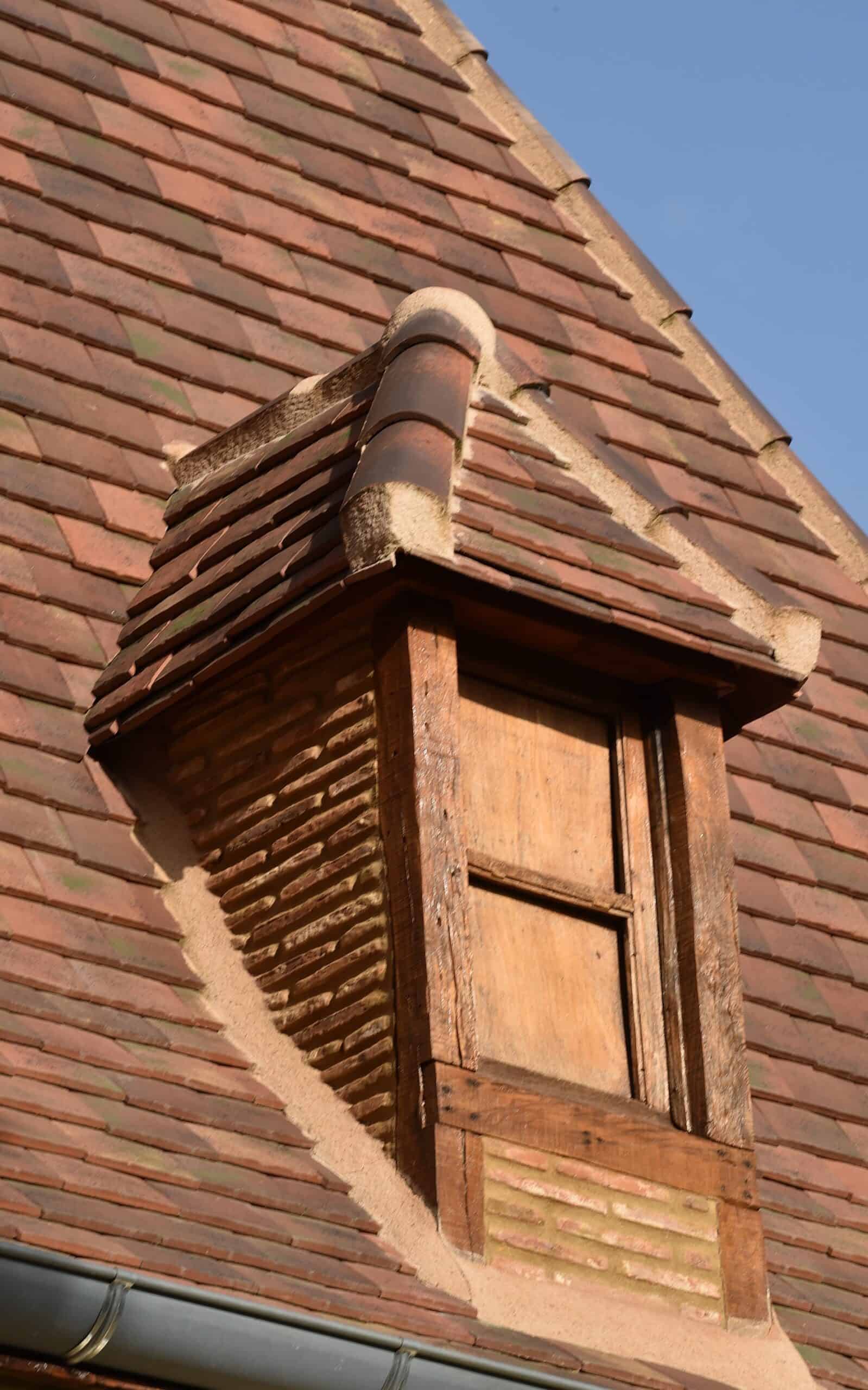 20x30 Huguenot Gabarre Clay Roof Tile – Roof Pitch Detail