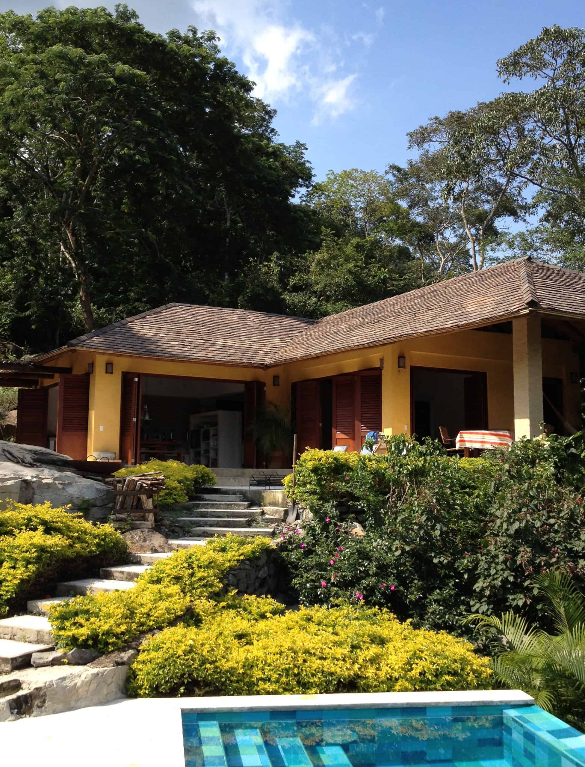 Santa Ana Essex Shingle Tile – Maduro Finish Villa